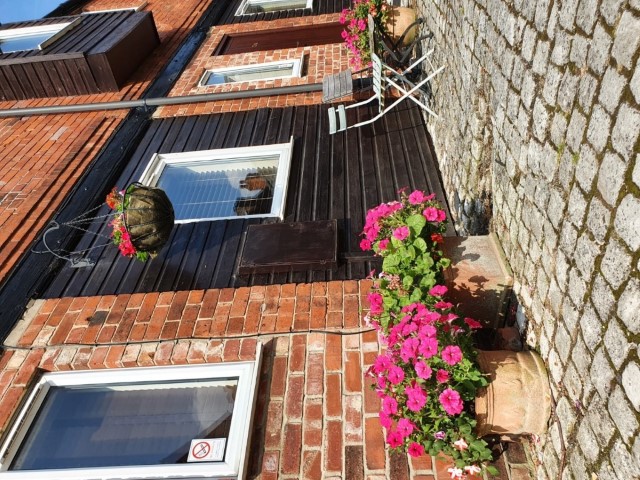 Tennyson Court self catering apartments in Lincoln UK courtyard